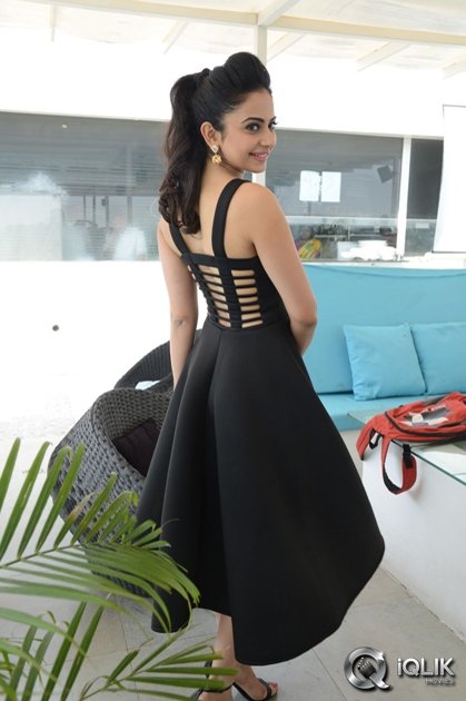 Rakul-Preet-Singh-at-Nannaku-Prematho-Movie-Press-Meet